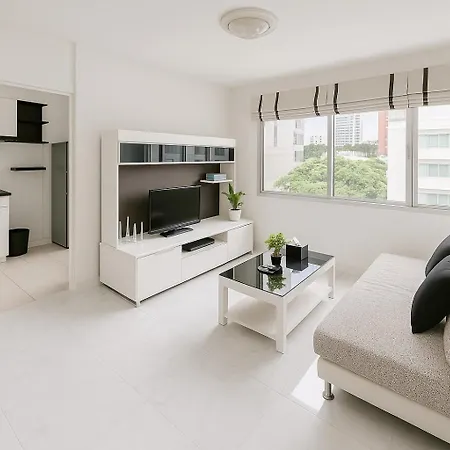 Low-Rise House In Thonglor Bts With Pool & Gym